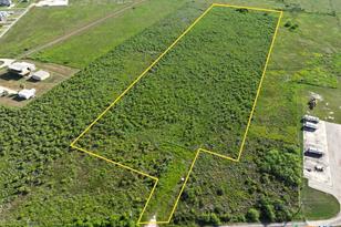 373 N Blackburn Ave, Port Lavaca, TX 77979 - Photo 1