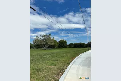 200 W Gonzales, Yoakum, TX 77995 - Photo 7