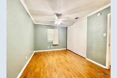 409 Versailles Street, Victoria, TX 77904 - Photo 11