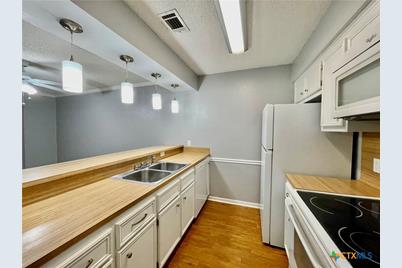 409 Versailles Street, Victoria, TX 77904 - Photo 5