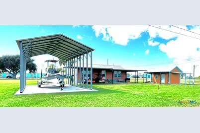 101 N 13th Street, Seadrift, TX 77983 - Photo 1