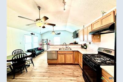 101 N 13th Street, Seadrift, TX 77983 - Photo 9