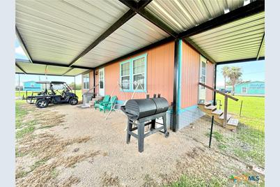 101 N 13th Street, Seadrift, TX 77983 - Photo 5