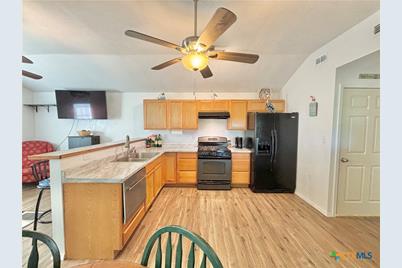 101 N 13th Street, Seadrift, TX 77983 - Photo 3