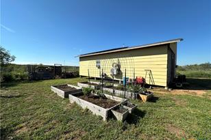 1366 County Rd 467, Stockdale, TX 78160 - Photo 7