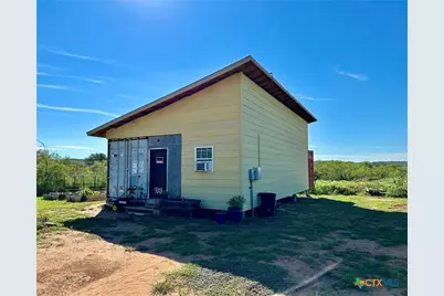 1366 County Road 467, Stockdale, TX 78160 - Photo 5