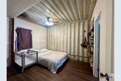 1366 County Road 467, Stockdale, TX 78160 - Photo 11