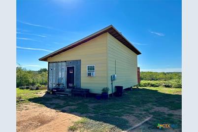 1366 County Road 467, Stockdale, TX 78160 - Photo 5