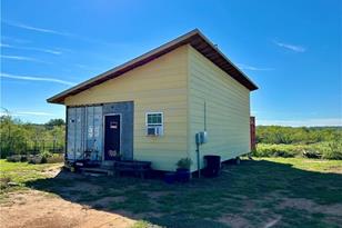 1366 County Rd 467, Stockdale, TX 78160 - Photo 5