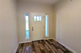 1714 E Ave G, Lampasas, TX 76550 - Photo 3