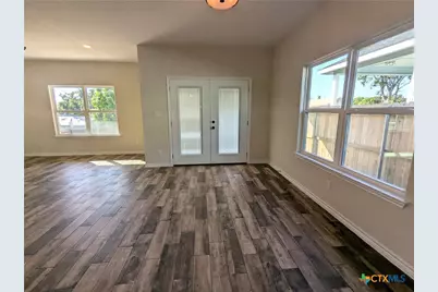 1714 E Avenue G, Lampasas, TX 76550 - Photo 13