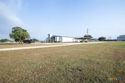400 Warehouse Road, Victoria, TX 77905 - Photo 11
