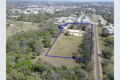 415 N Hickory Avenue, New Braunfels, TX 78130 - Photo 1