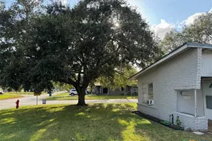 1421 Justice Dr, Port Lavaca, TX 77979 - Photo 3