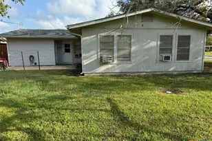 1421 Justice Dr, Port Lavaca, TX 77979 - Photo 1