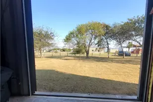 404 S 13th St, Seadrift, TX 77983 - Photo 9