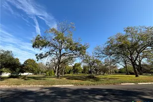 67 S Hampton Dr, Seguin, TX 78155 - Photo 3