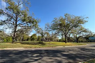 67 S Hampton Dr, Seguin, TX 78155 - Photo 5