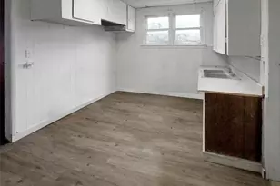 107 S Crockett, Cameron, TX 76520 - Photo 7