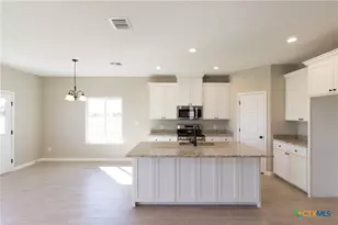 121 Lost Pnes Ln, Marion, TX 78124 - Photo 3