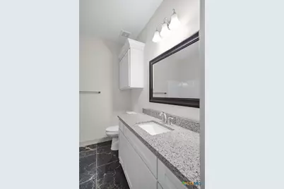 2010 Seguin Avenue, Victoria, TX 77901 - Photo 7