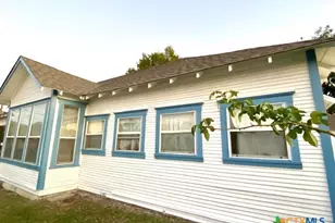 203 N 10th St, Gatesville, TX 76528 - Photo 3