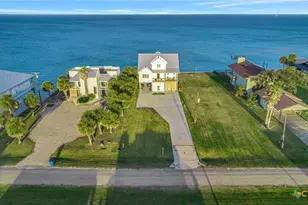 902 N Washington St, Port O'Connor, TX 77982 - Photo 3