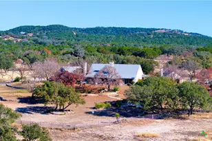 521 Bluff Creek Rd, Comfort, TX 78010 - Photo 3