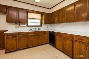404 Rhodes, Victoria, TX 77904 - Photo 17