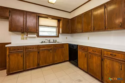 404 Rhodes, Victoria, TX 77904 - Photo 17