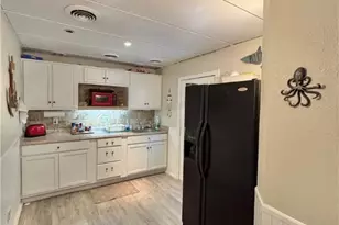 804 W Madison Ave, Port O'Connor, TX 77982 - Photo 17