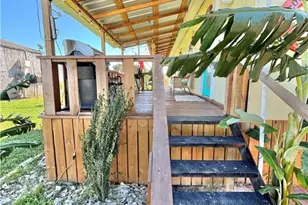 804 W Madison Ave, Port O'Connor, TX 77982 - Photo 11