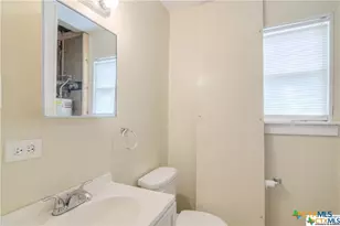 311 E Live Oak St, Seguin, TX 78155 - Photo 7