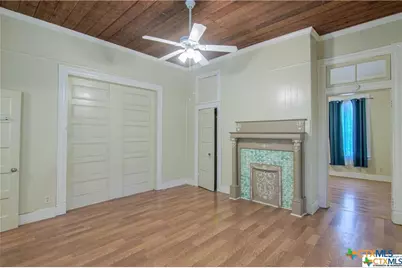 311 E Live Oak Street, Seguin, TX 78155 - Photo 9