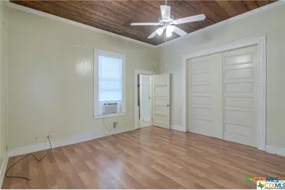 311 E Live Oak Street, Seguin, TX 78155 - Photo 5