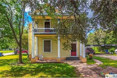 311 E Live Oak Street, Seguin, TX 78155 - Photo 1