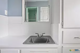 320 E Davilla St, Bartlett, TX 76511 - Photo 17