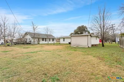 320 E Davilla Street, Bartlett, TX 76511 - Photo 25