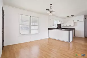 320 E Davilla St, Bartlett, TX 76511 - Photo 9