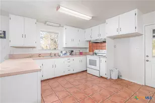 847 Littlehorn Ln, Stockdale, TX 78160 - Photo 35