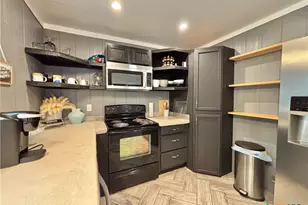 510 N 10th St, Port O'Connor, TX 77982 - Photo 5