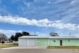 510 N 10th St, Port O'Connor, TX 77982 - Photo 1
