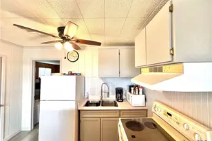 104 S Byers St, Port O'Connor, TX 77982 - Photo 5