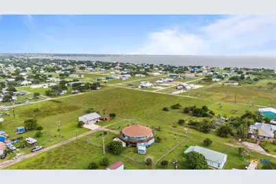 1504 W Saint Louis Avenue, Seadrift, TX 77983 - Photo 5