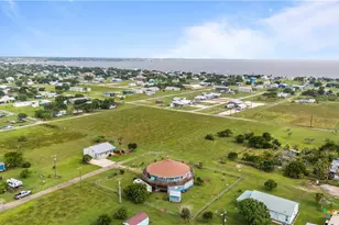 1504 W St Louis Ave, Seadrift, TX 77983 - Photo 5