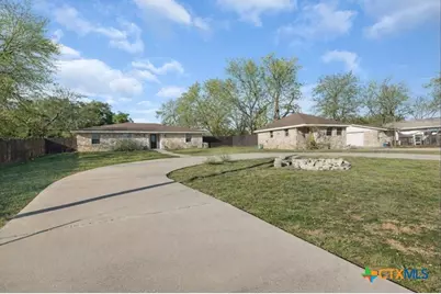 801 1/2 E Avenue C, Lampasas, TX 76550 - Photo 3