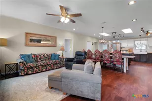 801 1/2 E Ave C, Lampasas, TX 76550 - Photo 7