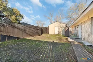 801 1/2 E Ave C, Lampasas, TX 76550 - Photo 39