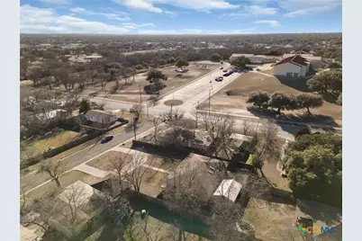 801 1/2 E Avenue C, Lampasas, TX 76550 - Photo 3