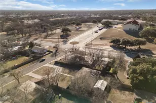 801 1/2 E Ave C, Lampasas, TX 76550 - Photo 3